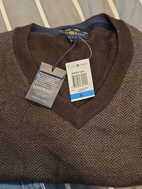 Club Room Men's V-Neck Sweater in Brown and Gray Herringbone